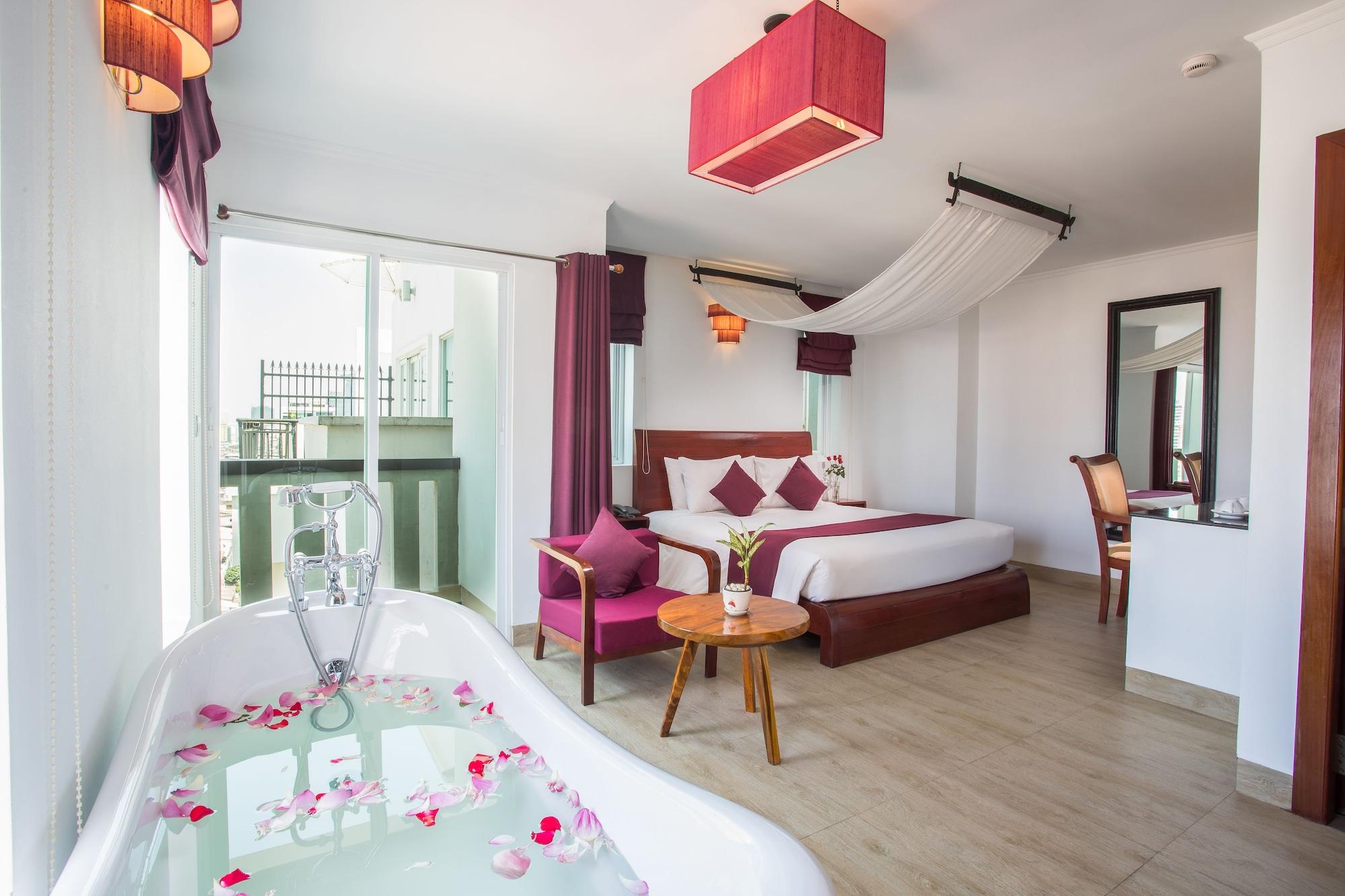 V Hotel Phnom-Penh Buitenkant foto
