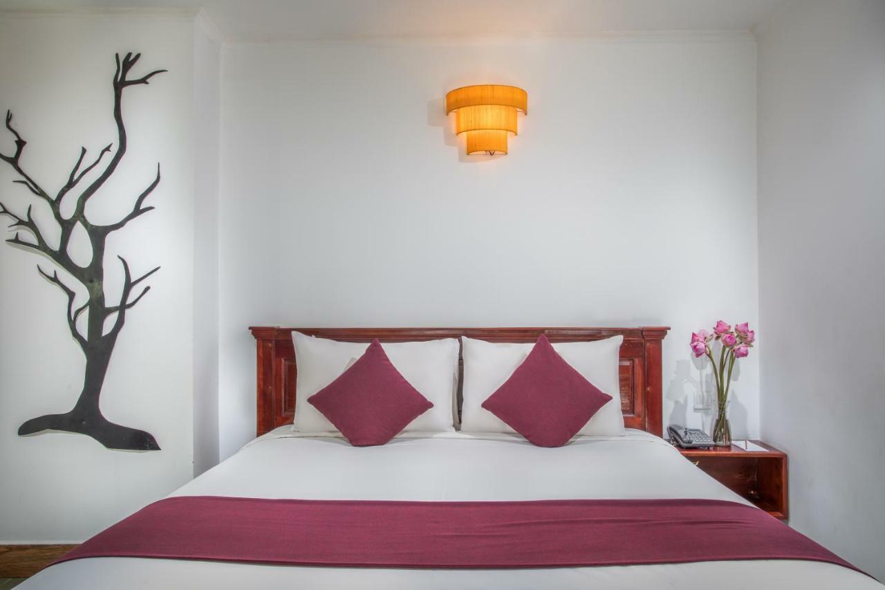 V Hotel Phnom-Penh Buitenkant foto