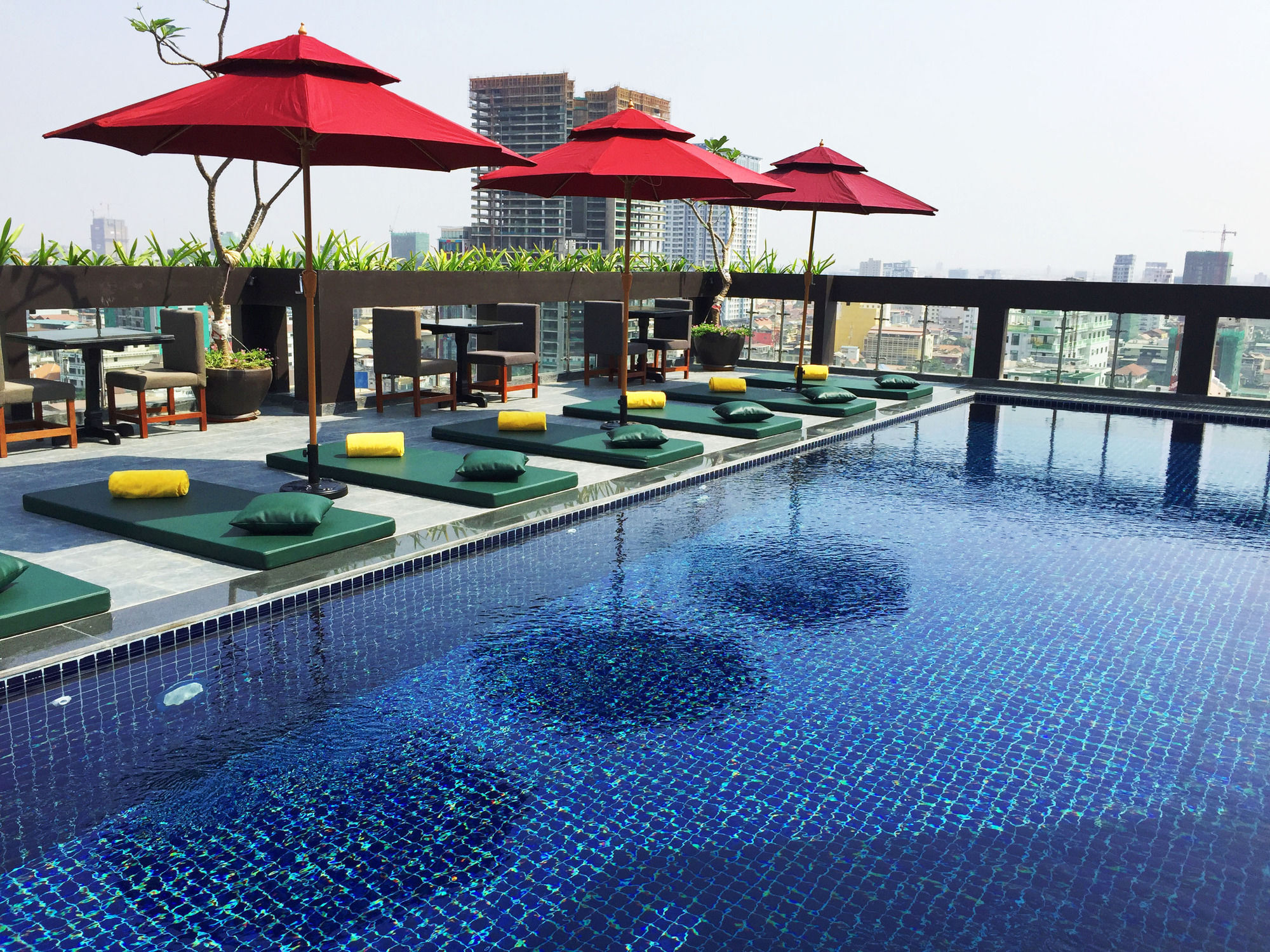 V Hotel Phnom-Penh Buitenkant foto