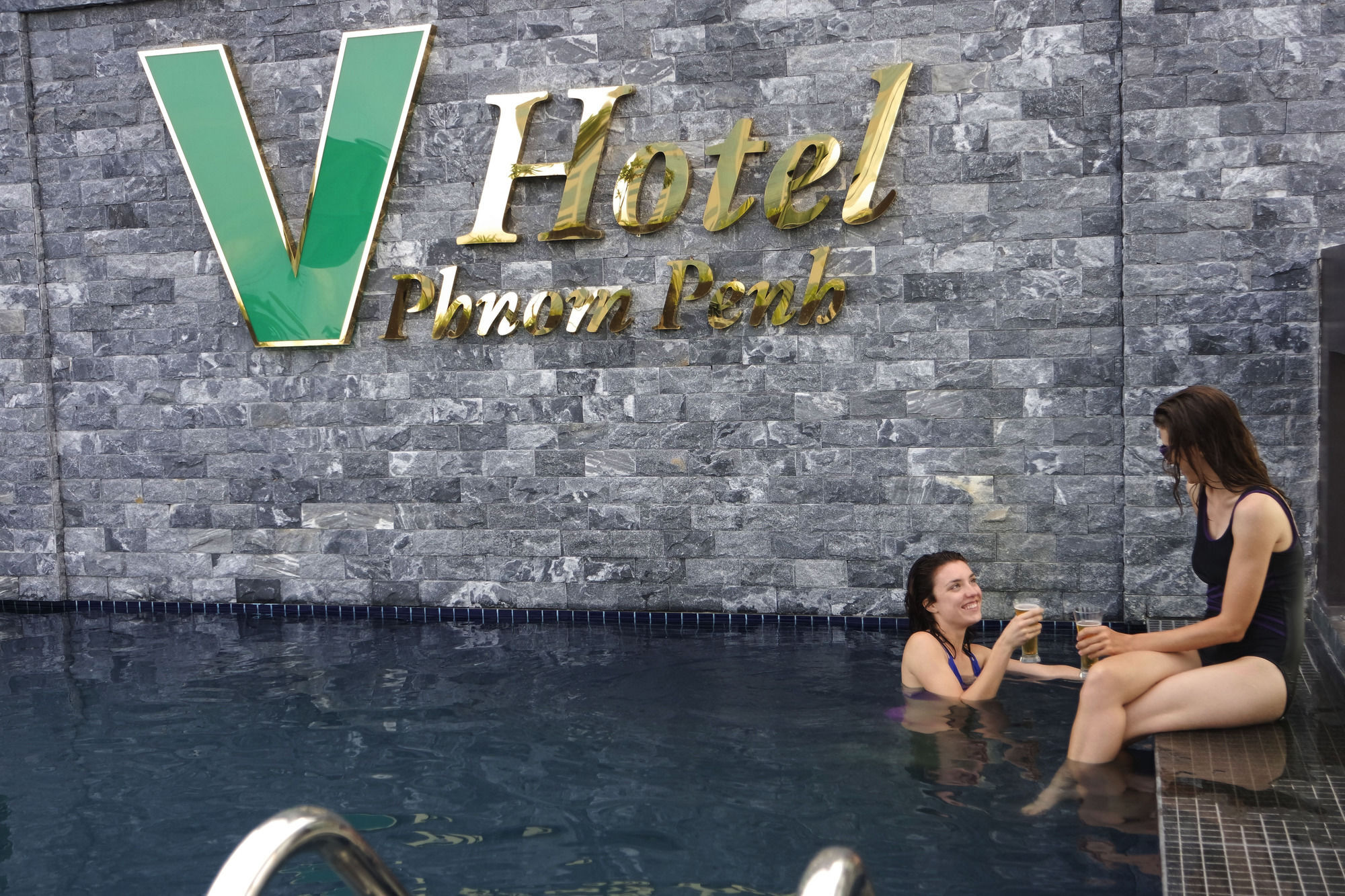 V Hotel Phnom-Penh Buitenkant foto