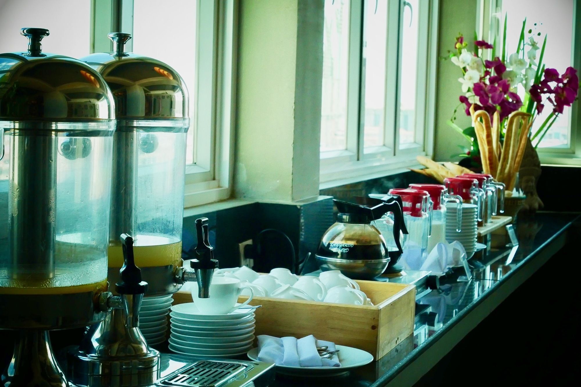 V Hotel Phnom-Penh Buitenkant foto
