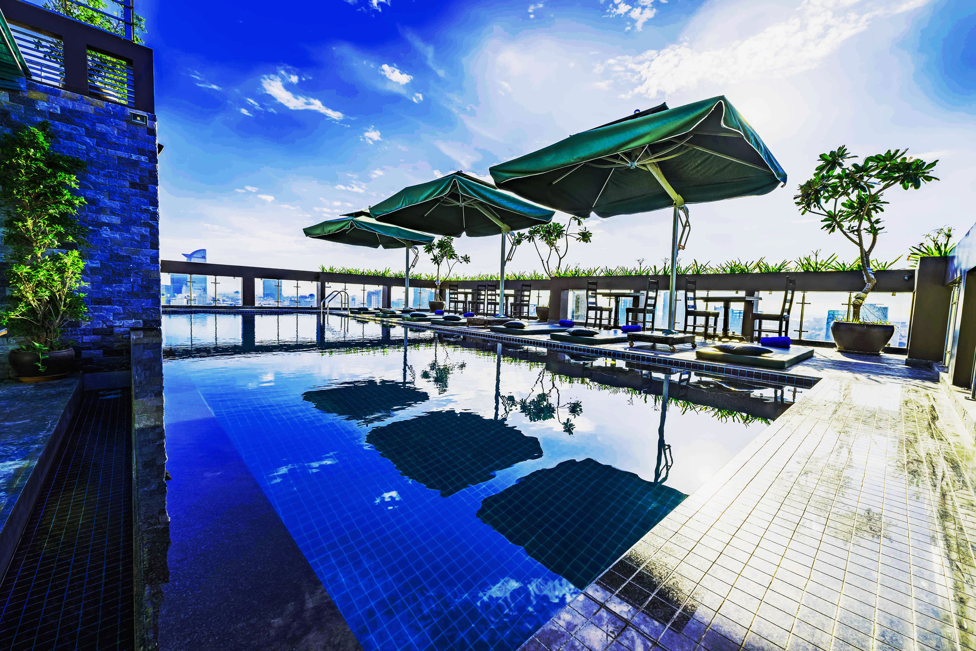 V Hotel Phnom-Penh Buitenkant foto