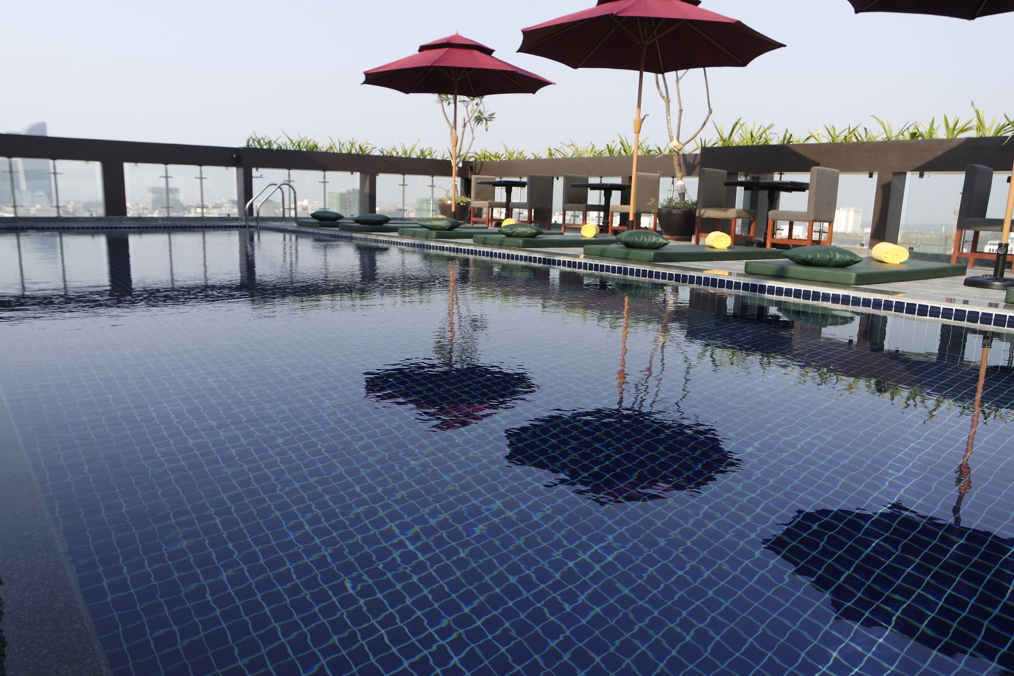 V Hotel Phnom-Penh Buitenkant foto