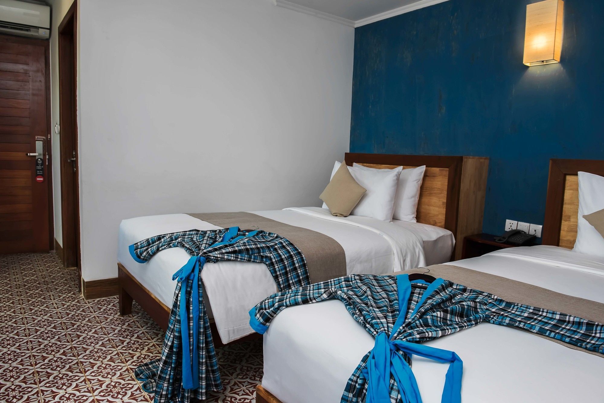 V Hotel Phnom-Penh Buitenkant foto